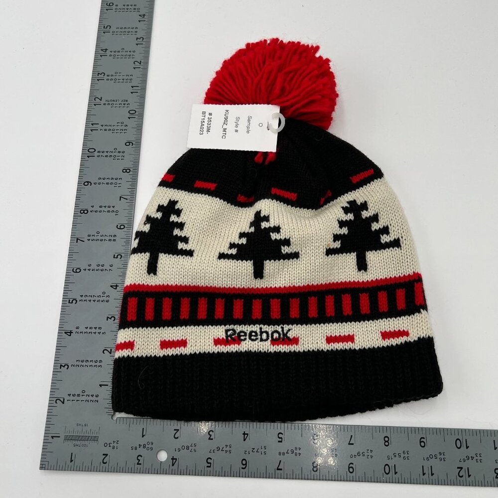 Reebok‎ Unisex Red Black Knit Pom Pom Chicago Blackhawks NHL Beanie Hat NWT - Picture 5 of 5